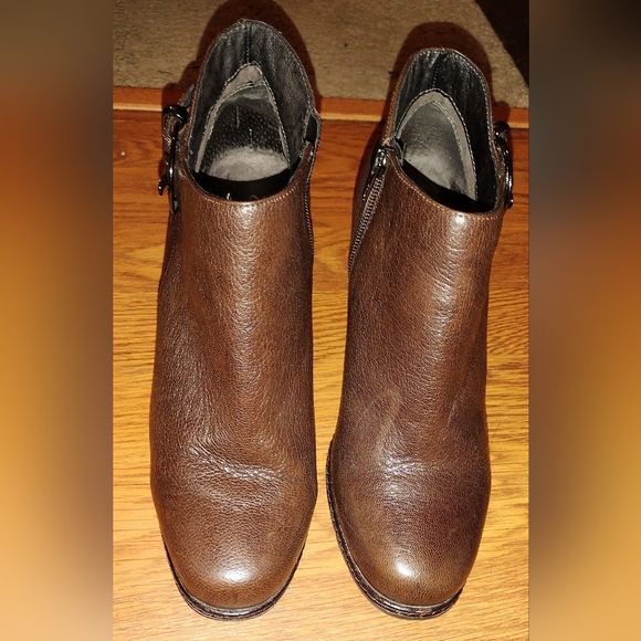 Clarks Brown leather ankle boots@ - Picture 6 of 6